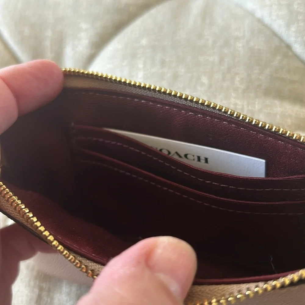 Coach wristlet 4 inches tall x‎ 6 1/2 wide